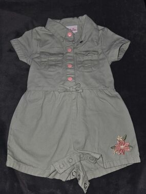 Little Lass Sage Short-Sleeve Romper with Pink Buttons